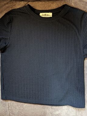 LaBíz Black Ribbed Short-Sleeve Kids Top